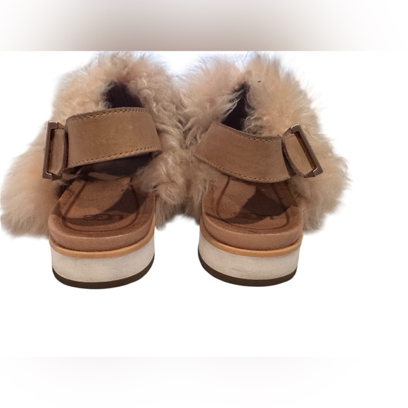 UGG Holly Woman’s Sandal Sheepskin Soft Ochre Size 8.5 W/ Box EUC - Picture 8 of 10